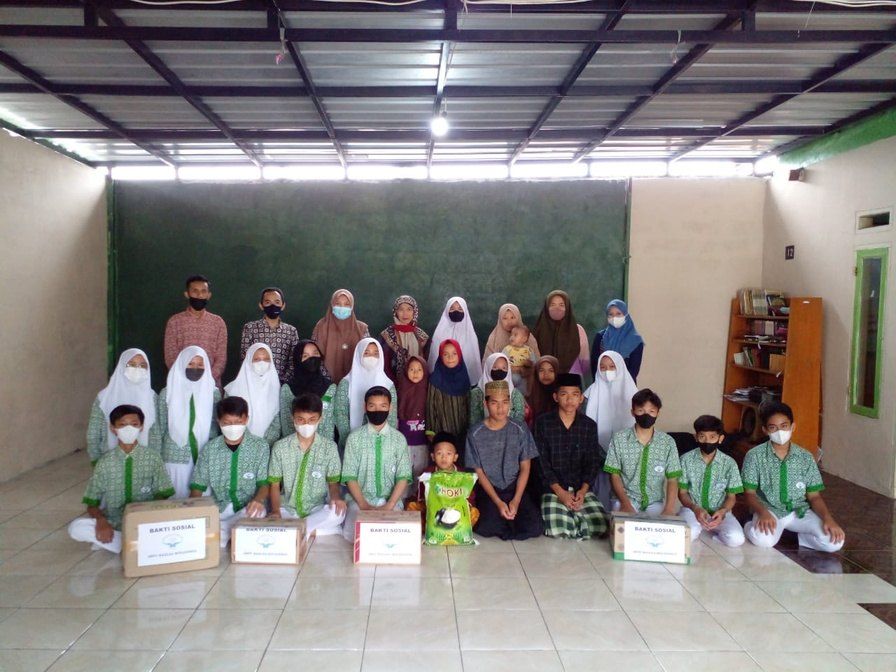 Dokumentasi kegiatan bakti sosial sekolah.