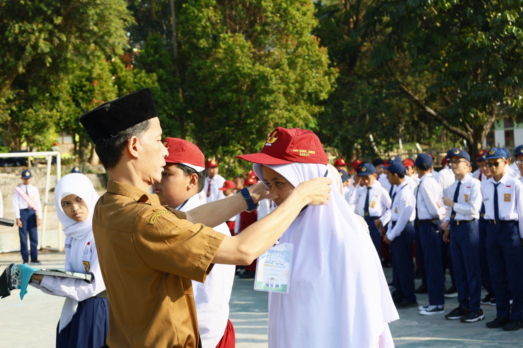 Pendampingan peserta dalam kegiatan MPLS.