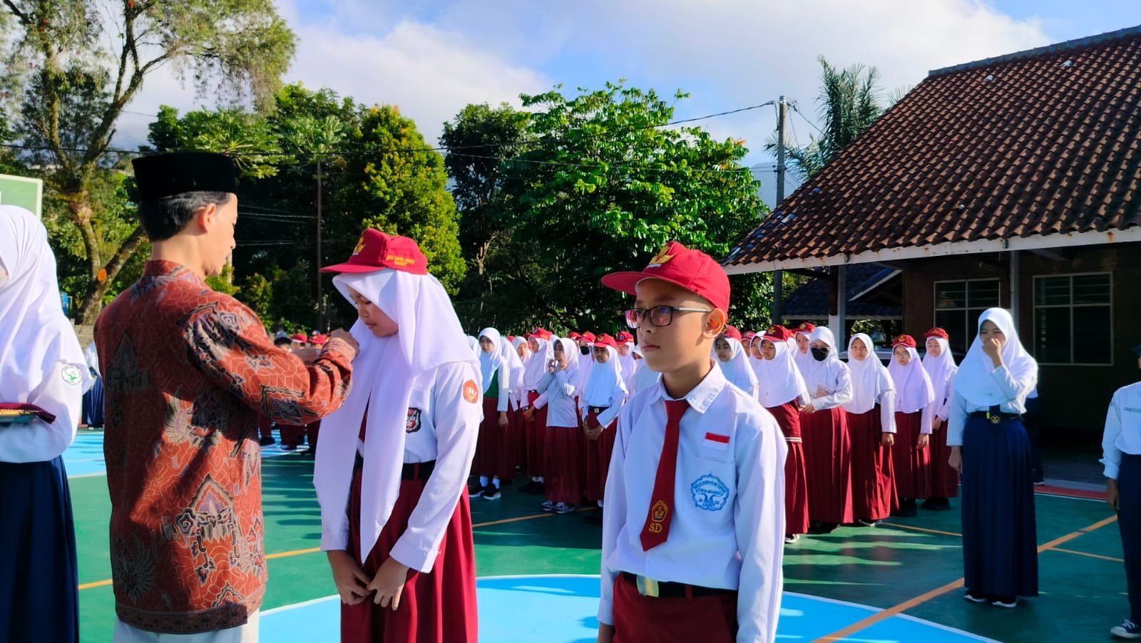 Penyambutan siswa dalam dokumentasi MPLS.