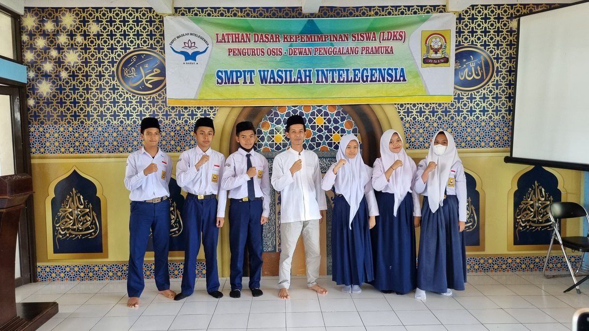 Dokumentasi kegiatan OSIS sekolah.